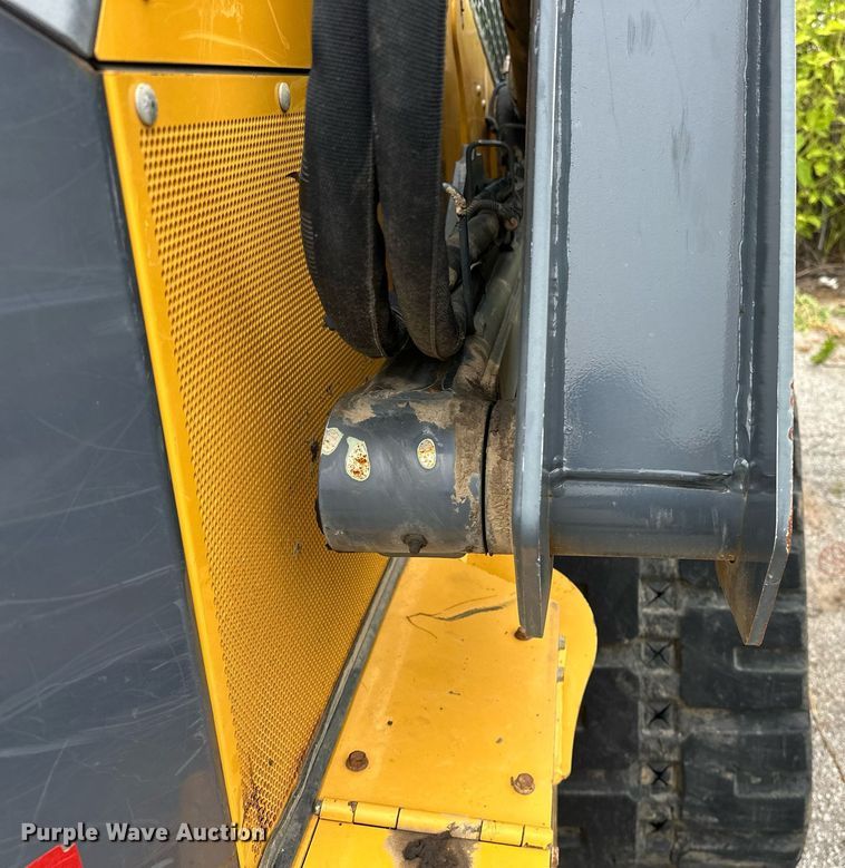 image for item EJ4844 2017 John Deere 331G tracked skid steer loader