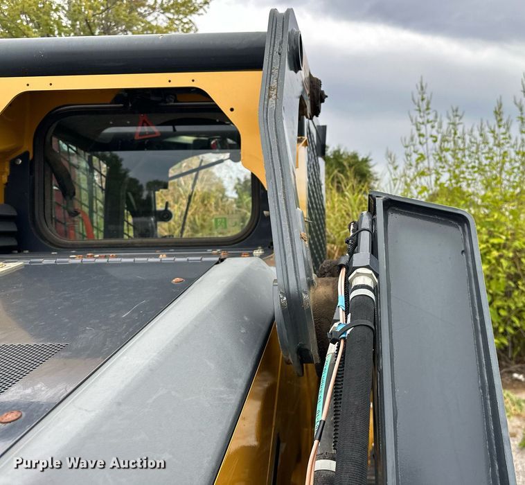 image for item EJ4844 2017 John Deere 331G tracked skid steer loader