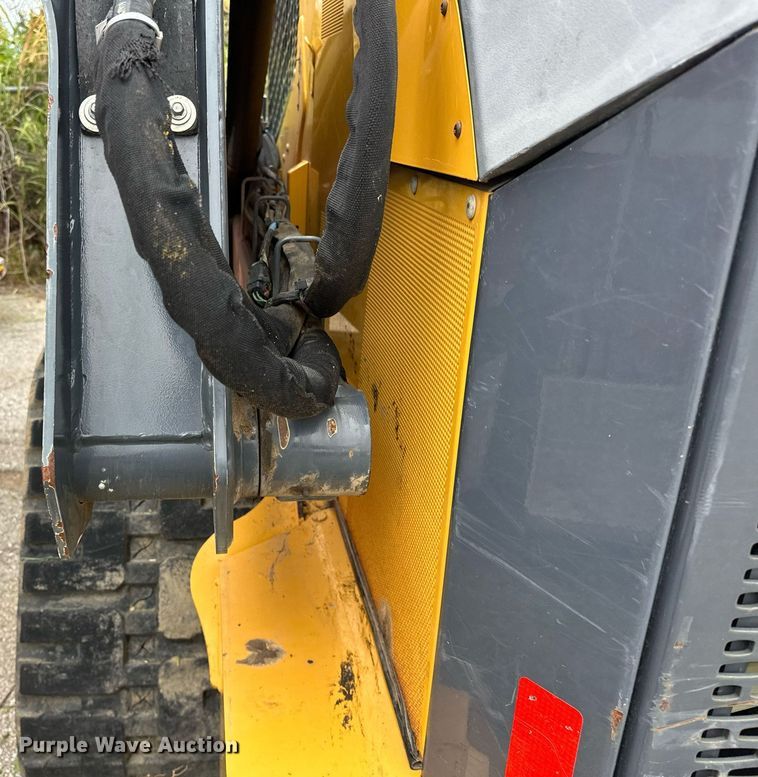 image for item EJ4844 2017 John Deere 331G tracked skid steer loader