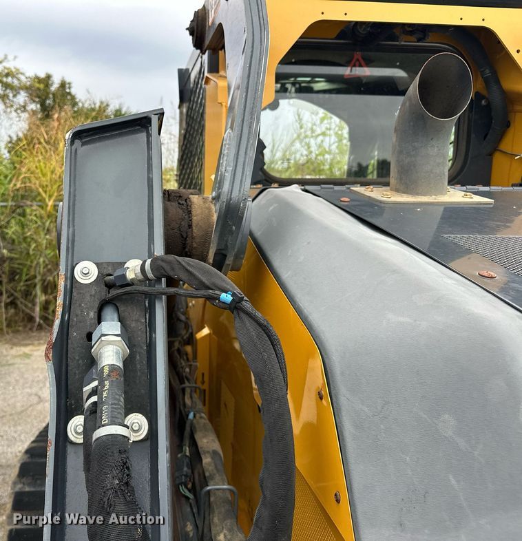 image for item EJ4844 2017 John Deere 331G tracked skid steer loader