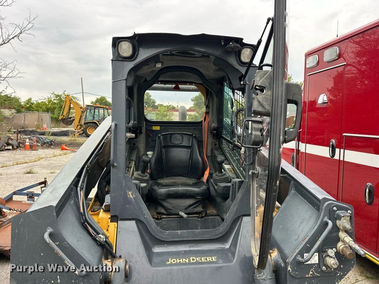 image for item EJ4844 2017 John Deere 331G tracked skid steer loader