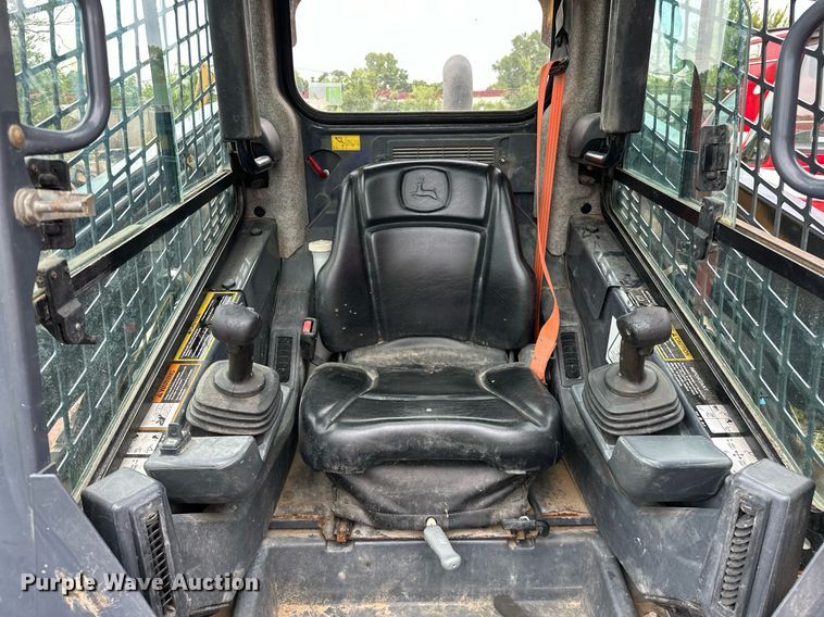 image for item EJ4844 2017 John Deere 331G tracked skid steer loader