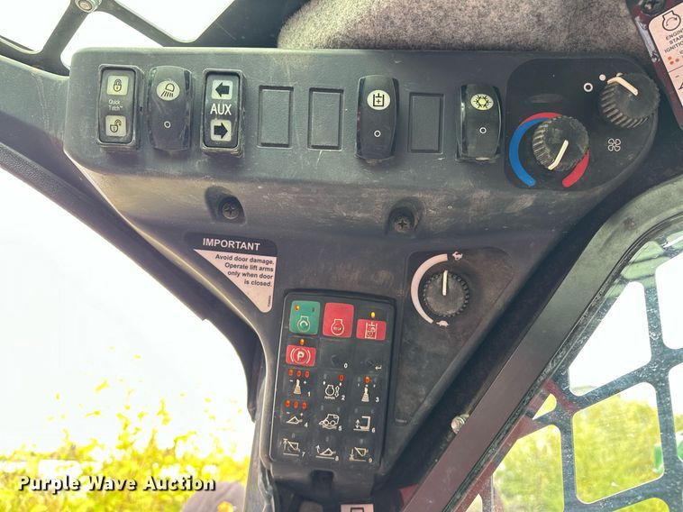 image for item EJ4844 2017 John Deere 331G tracked skid steer loader