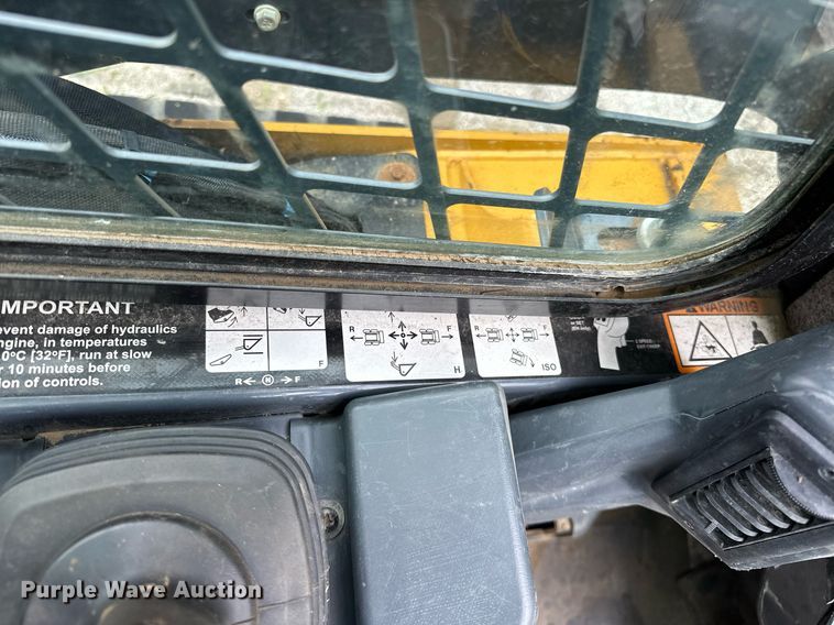 image for item EJ4844 2017 John Deere 331G tracked skid steer loader