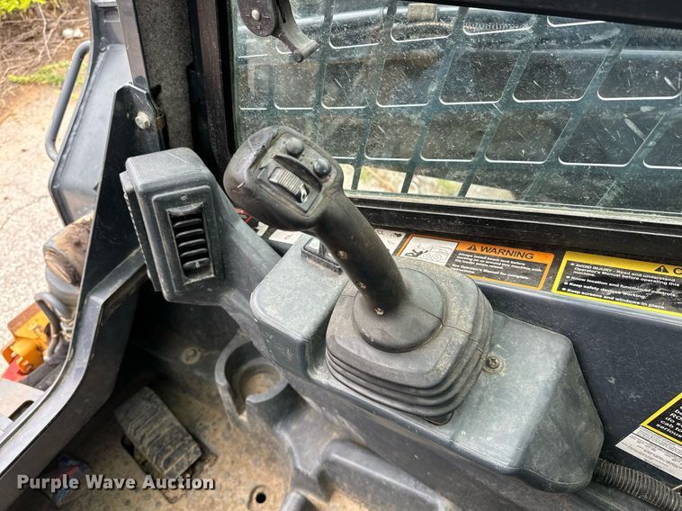 image for item EJ4844 2017 John Deere 331G tracked skid steer loader