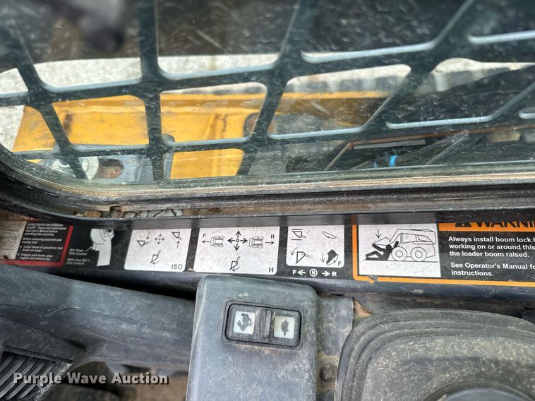 image for item EJ4844 2017 John Deere 331G tracked skid steer loader