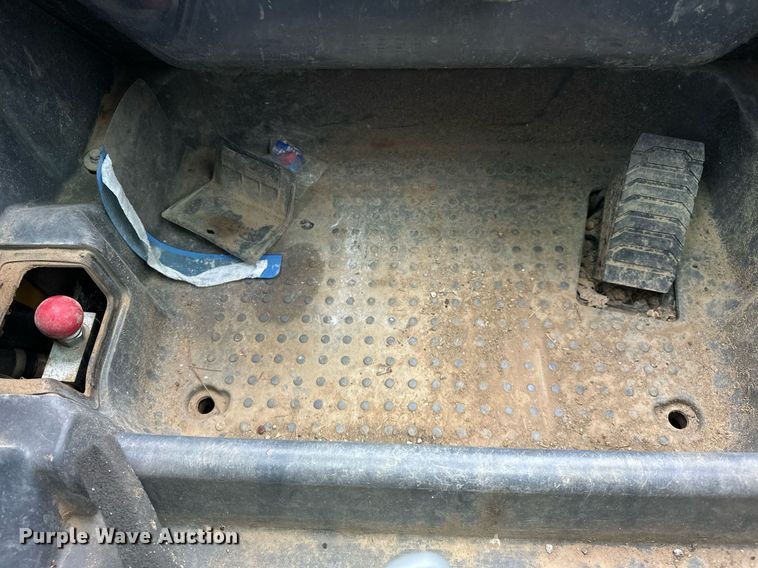 image for item EJ4844 2017 John Deere 331G tracked skid steer loader