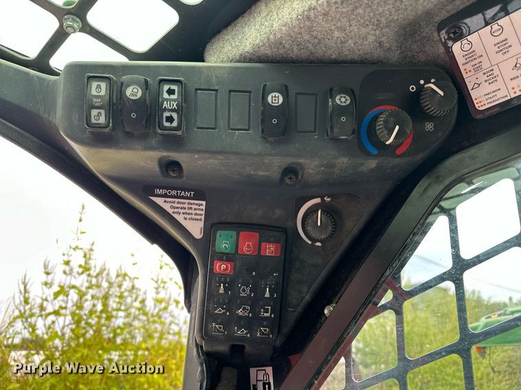 image for item EJ4844 2017 John Deere 331G tracked skid steer loader