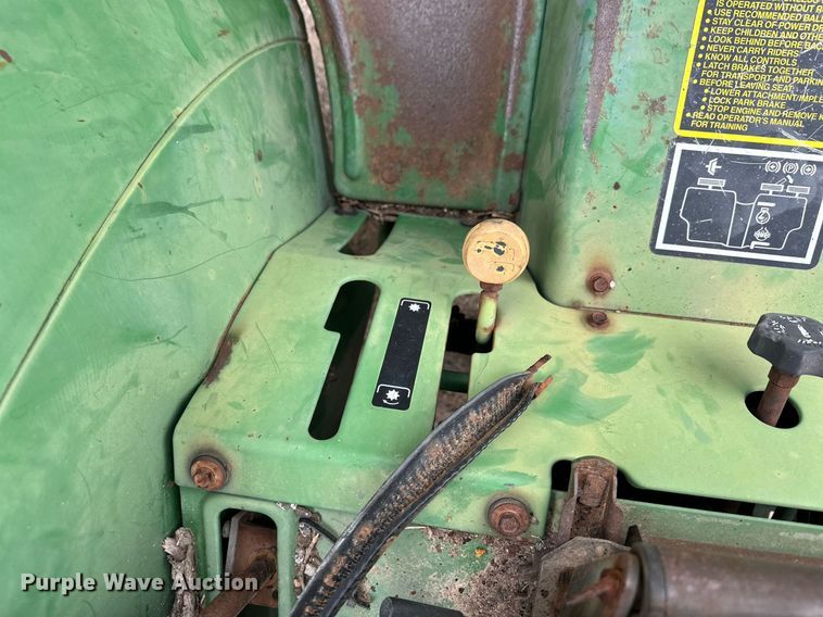 image for item EJ4845 1990 John Deere 970 tractor