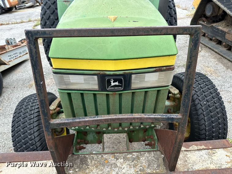 image for item EJ4845 1990 John Deere 970 tractor