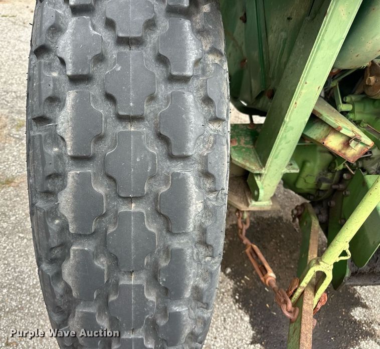 image for item EJ4845 1990 John Deere 970 tractor