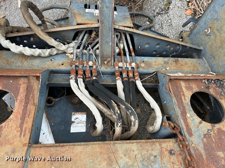 image for item EJ4849 2001 Bobcat  863 skid steer loader