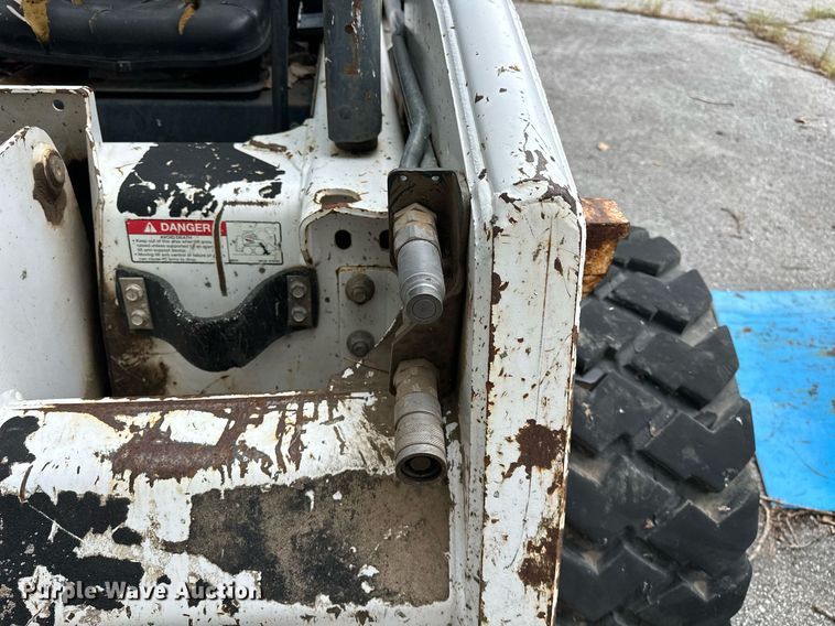 image for item EJ4849 2001 Bobcat  863 skid steer loader