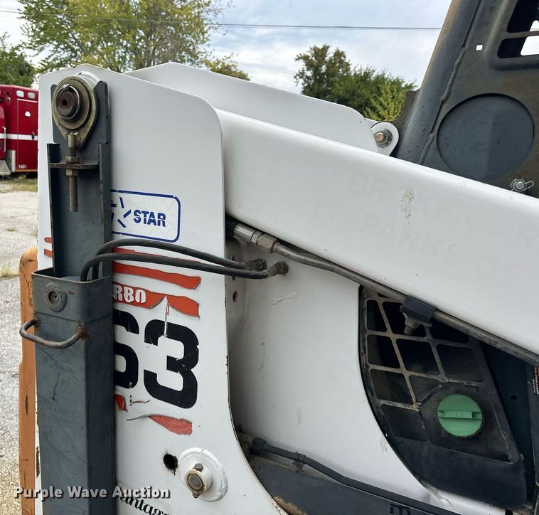 image for item EJ4849 2001 Bobcat  863 skid steer loader