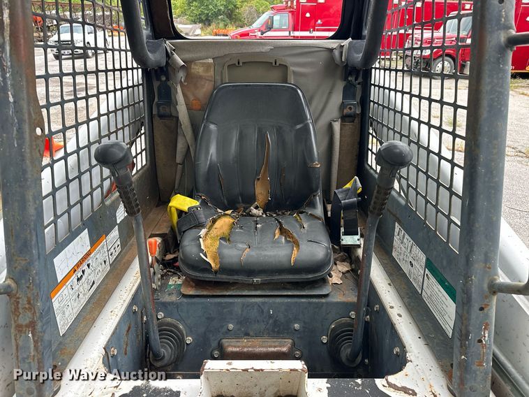 image for item EJ4849 2001 Bobcat  863 skid steer loader