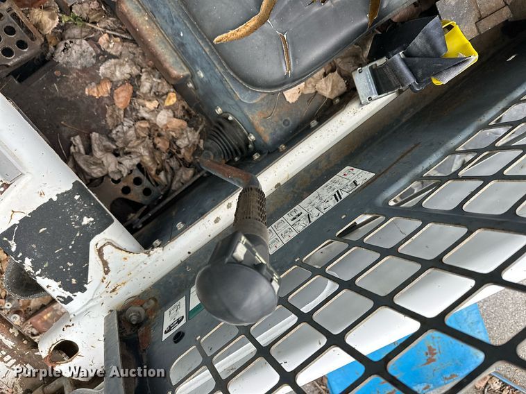 image for item EJ4849 2001 Bobcat  863 skid steer loader