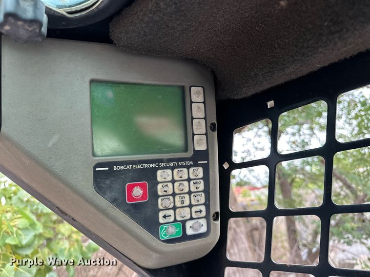 image for item EJ4849 2001 Bobcat  863 skid steer loader