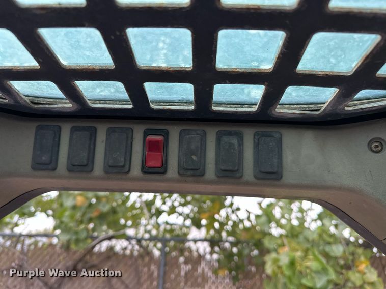 image for item EJ4849 2001 Bobcat  863 skid steer loader