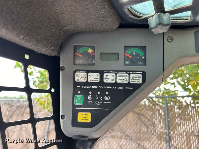 image for item EJ4849 2001 Bobcat  863 skid steer loader