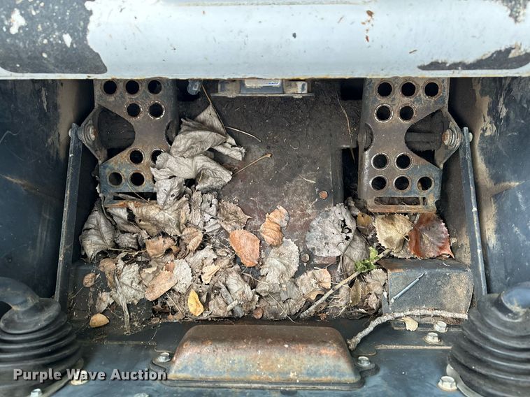 image for item EJ4849 2001 Bobcat  863 skid steer loader