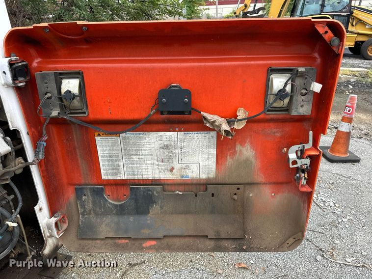 image for item EJ4849 2001 Bobcat  863 skid steer loader