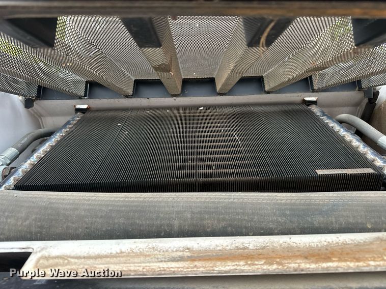 image for item EJ4849 2001 Bobcat  863 skid steer loader