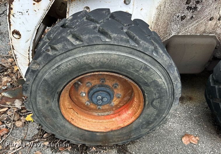 image for item EJ4849 2001 Bobcat  863 skid steer loader