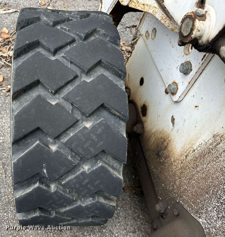 image for item EJ4849 2001 Bobcat  863 skid steer loader