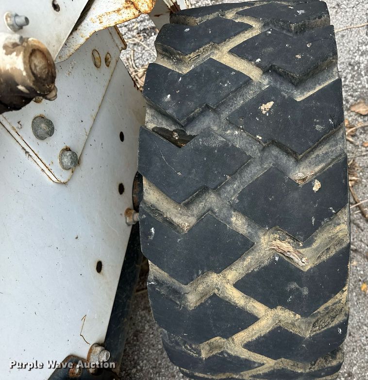 image for item EJ4849 2001 Bobcat  863 skid steer loader