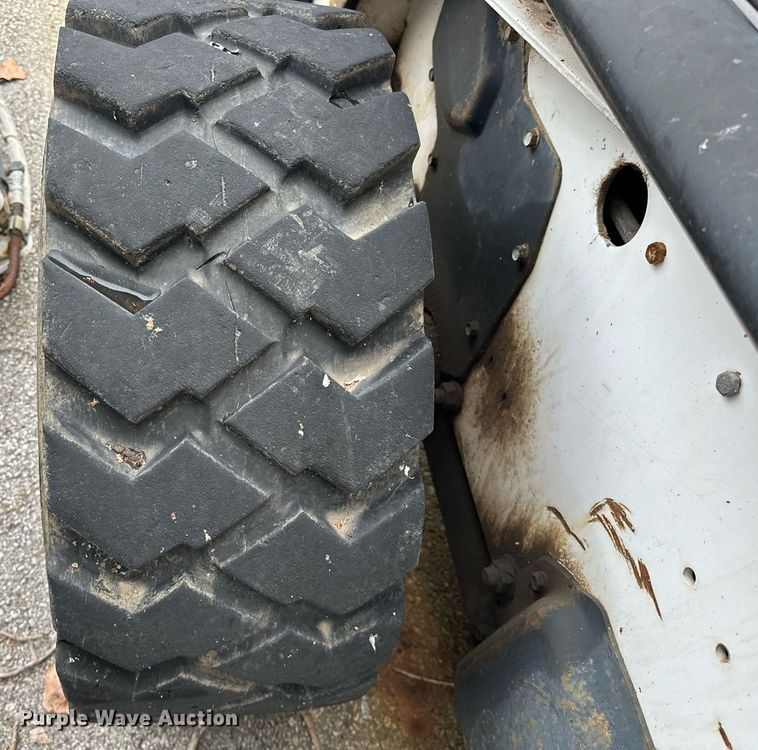 image for item EJ4849 2001 Bobcat  863 skid steer loader