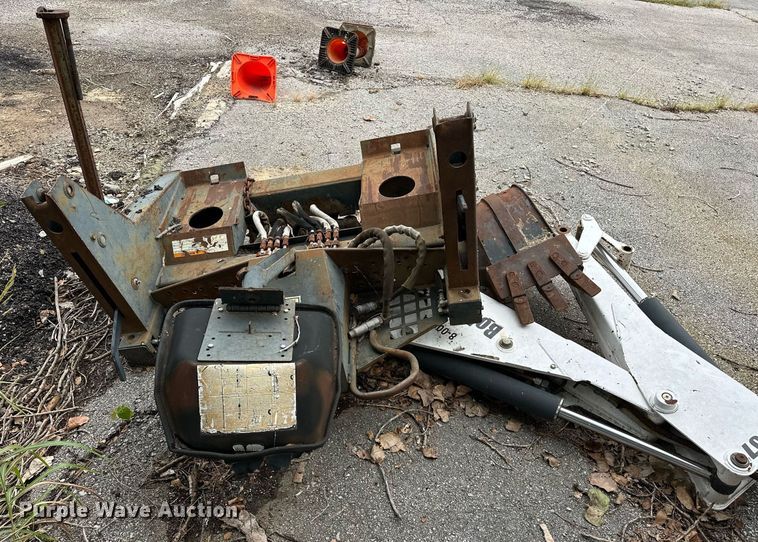 image for item EJ4849 2001 Bobcat  863 skid steer loader