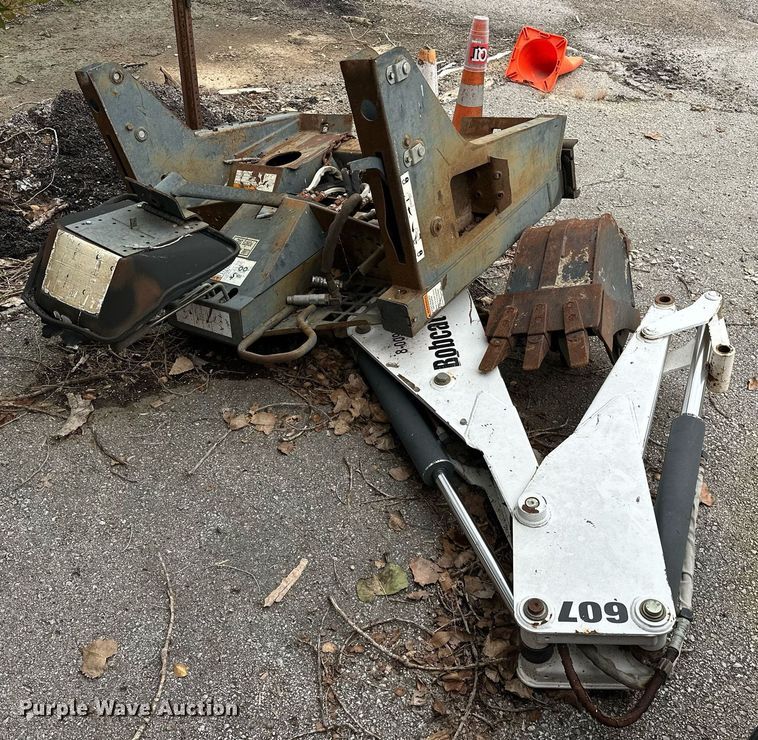 image for item EJ4849 2001 Bobcat  863 skid steer loader