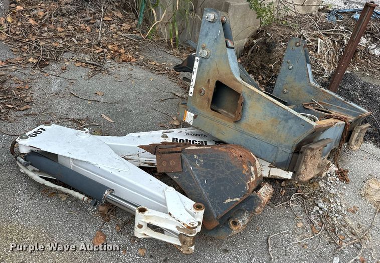 image for item EJ4849 2001 Bobcat  863 skid steer loader