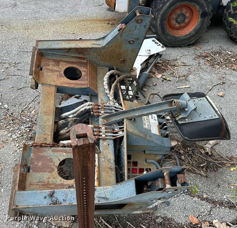 image for item EJ4849 2001 Bobcat  863 skid steer loader