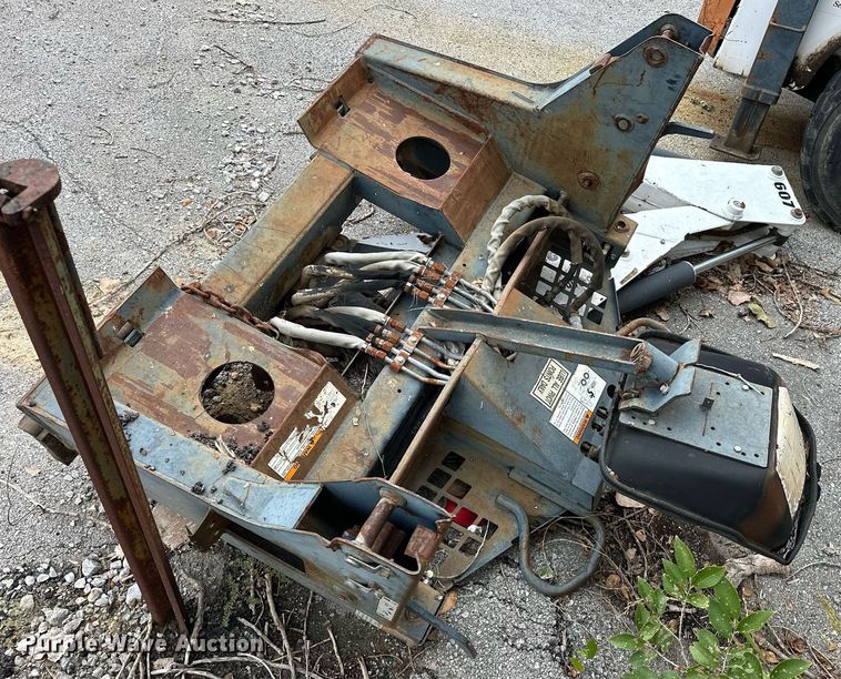 image for item EJ4849 2001 Bobcat  863 skid steer loader