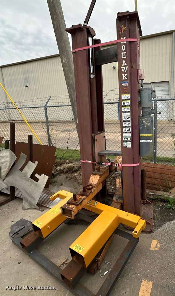 image for item EJ4851 Mowhawk LMF-12 automotive lift 