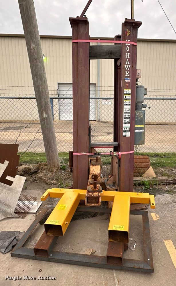 image for item EJ4851 Mowhawk LMF-12 automotive lift 