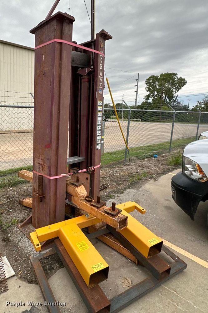 image for item EJ4851 Mowhawk LMF-12 automotive lift 