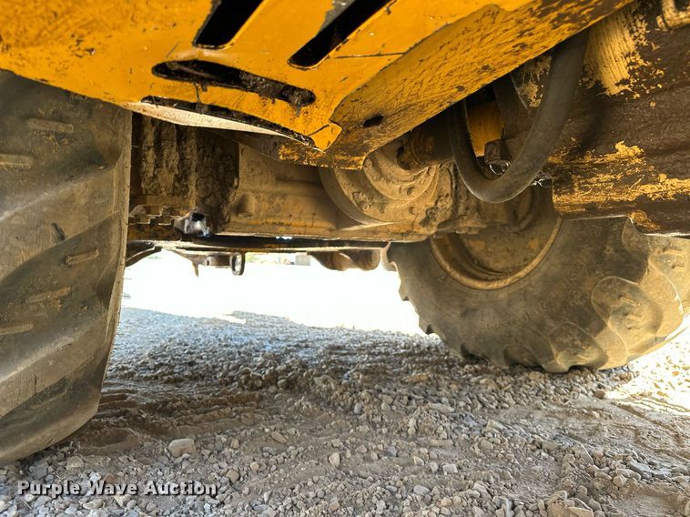 image for item EJ4879 1998 John Deere 310SE backhoe