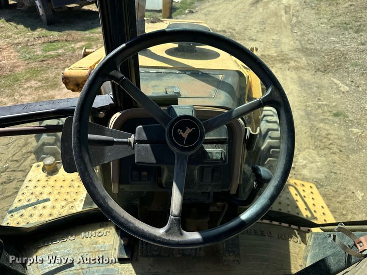 image for item EJ4879 1998 John Deere 310SE backhoe