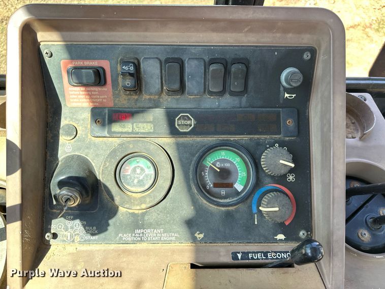 image for item EJ4879 1998 John Deere 310SE backhoe