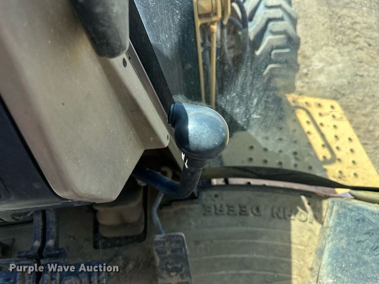 image for item EJ4879 1998 John Deere 310SE backhoe