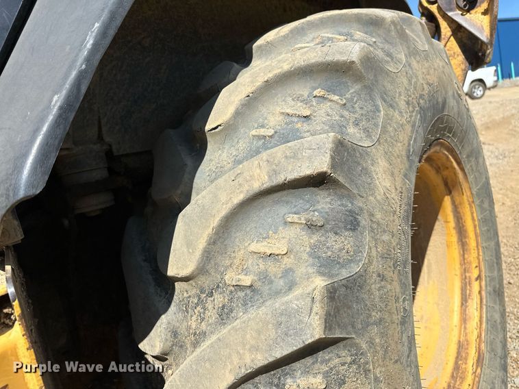 image for item EJ4879 1998 John Deere 310SE backhoe