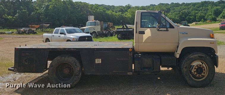 image for item EJ5558 1995 GMC Topkick C6500 flatbed truck