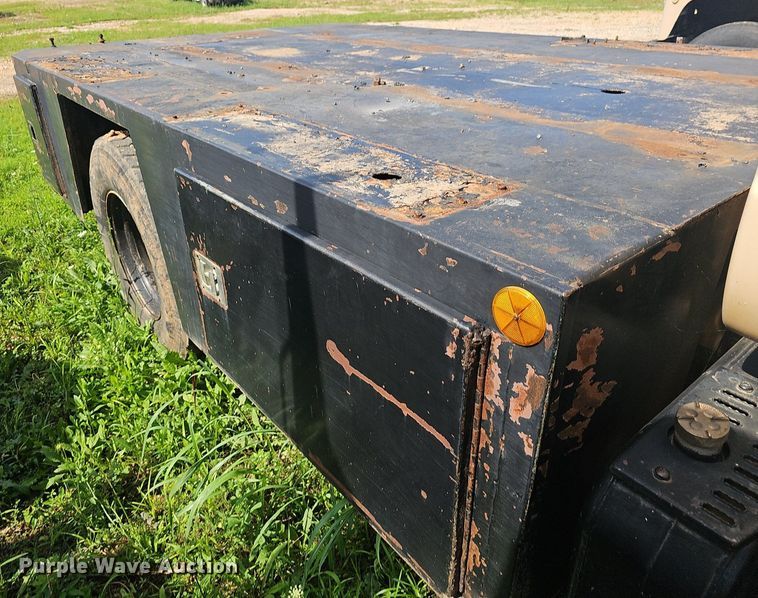 image for item EJ5558 1995 GMC Topkick C6500 flatbed truck