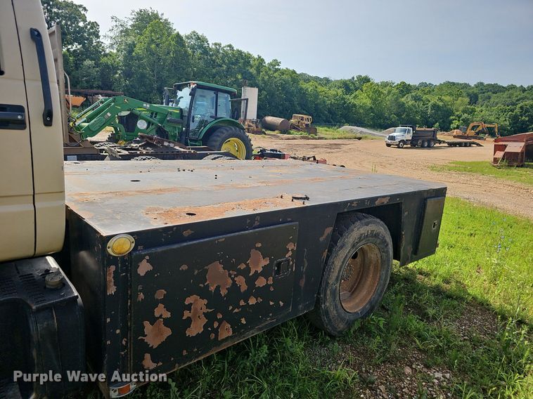 image for item EJ5558 1995 GMC Topkick C6500 flatbed truck