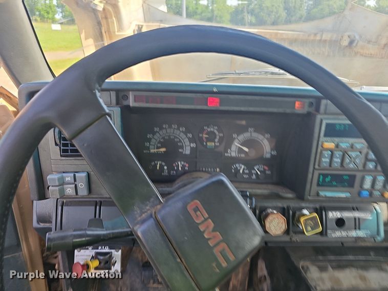 image for item EJ5558 1995 GMC Topkick C6500 flatbed truck