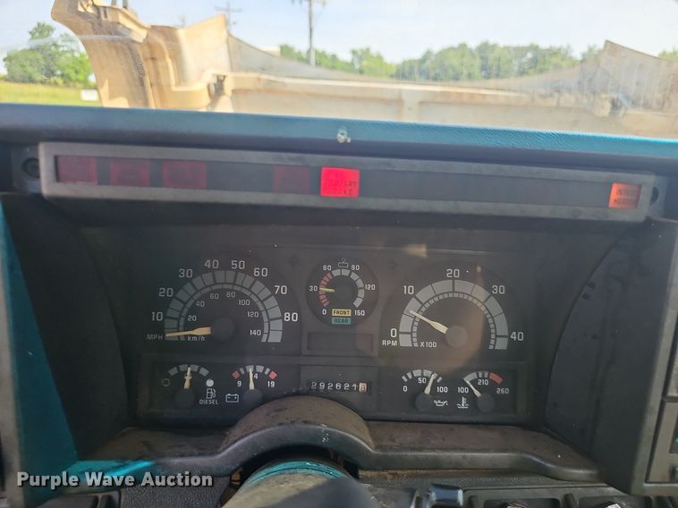 image for item EJ5558 1995 GMC Topkick C6500 flatbed truck