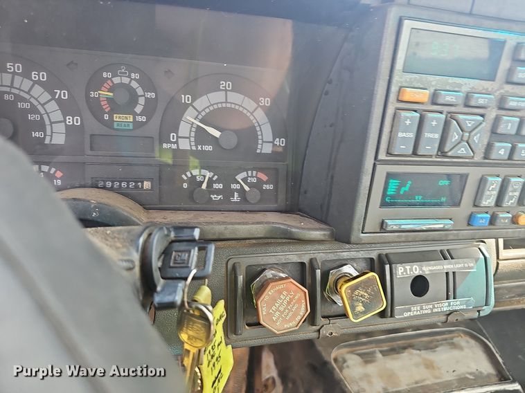 image for item EJ5558 1995 GMC Topkick C6500 flatbed truck