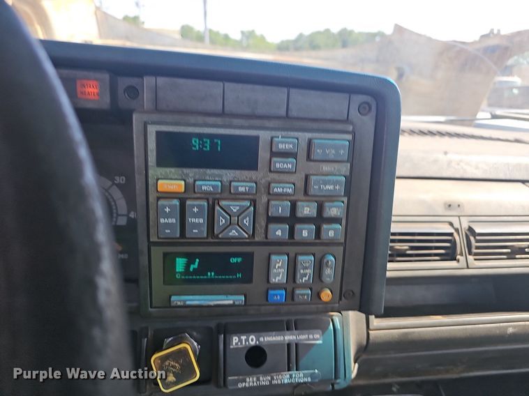 image for item EJ5558 1995 GMC Topkick C6500 flatbed truck